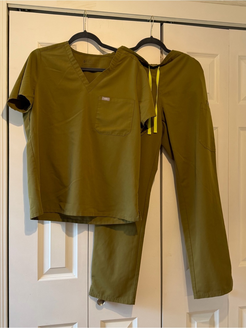 Figs Martini olive set Catarina One-Pocket Scrub Top and Yola Skinny Scrub Pants